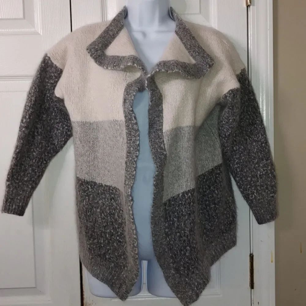 Private Party  gray white open front silk, angora, lambswool jacket  Sz L